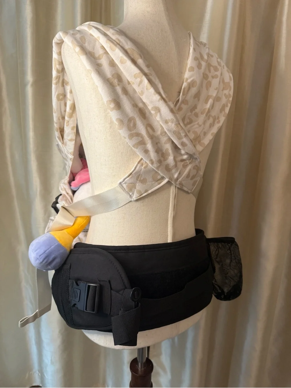 Tushbaby Black Hip Seat  & Leopard Snug Attachment Bundle Set